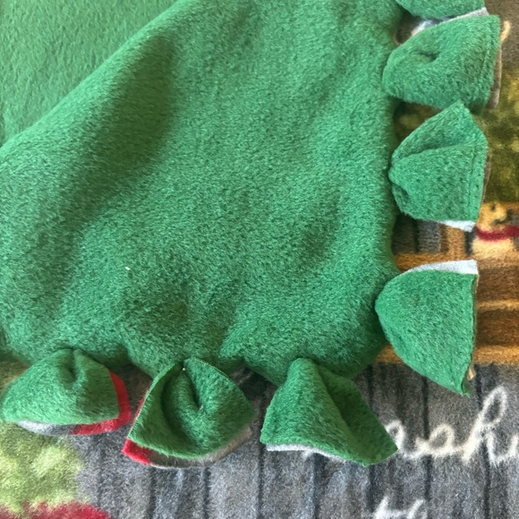 Cozy Blankie 1.5 yards 2 layer handmade looped fleece Christmas blanket - Picture 2 of 7